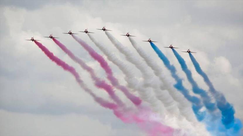 Luchtshow formatie tijdens de Luchtmachtdagen 2014